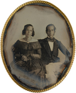 Portret van het echtpaar Johannes Ellis en Maria Louise de Hart, Paramaribo, Suriname, circa 1846 Toegeschreven aan J.L. Riker of Warren Thompson